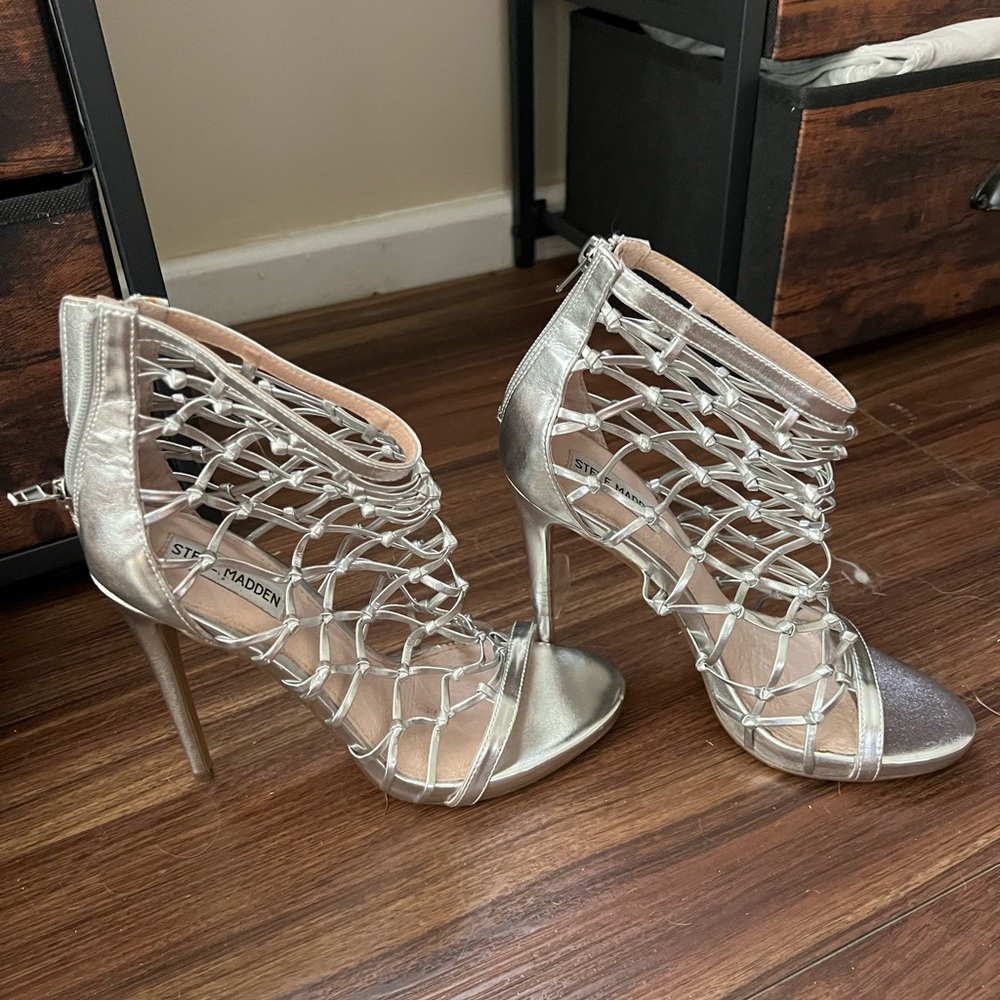 Steve Madden. Size 8. 4” heel